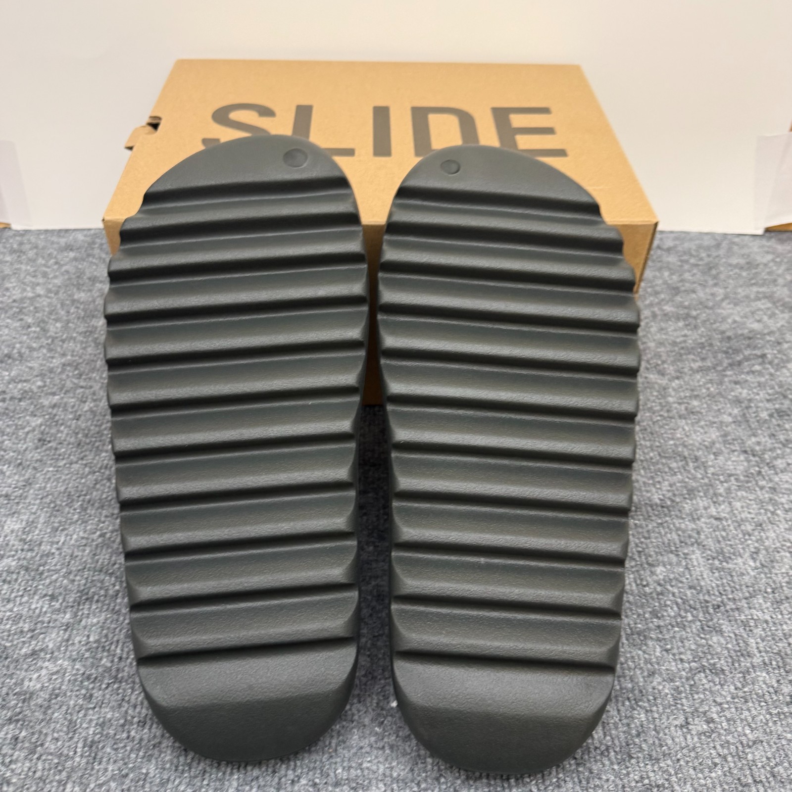 adidas Yeezy YZY Slide Black Slide Sandals ID5103 Men's Size 14 thumbnail 10