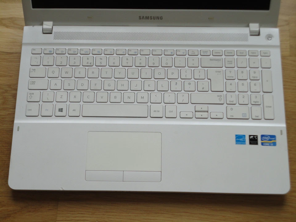 Samsung 15.6" Laptop 500 GB i3-3110m 2.4 GHz 6 GB Webcam NP370R5E-AO5UK - Image 2 of 4