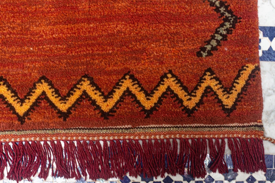 Contemporary Moroccan Taznakht Berber Rug - Earthy Brown - 8'7" x 5'5" (+fringe) - Image 3 of 4