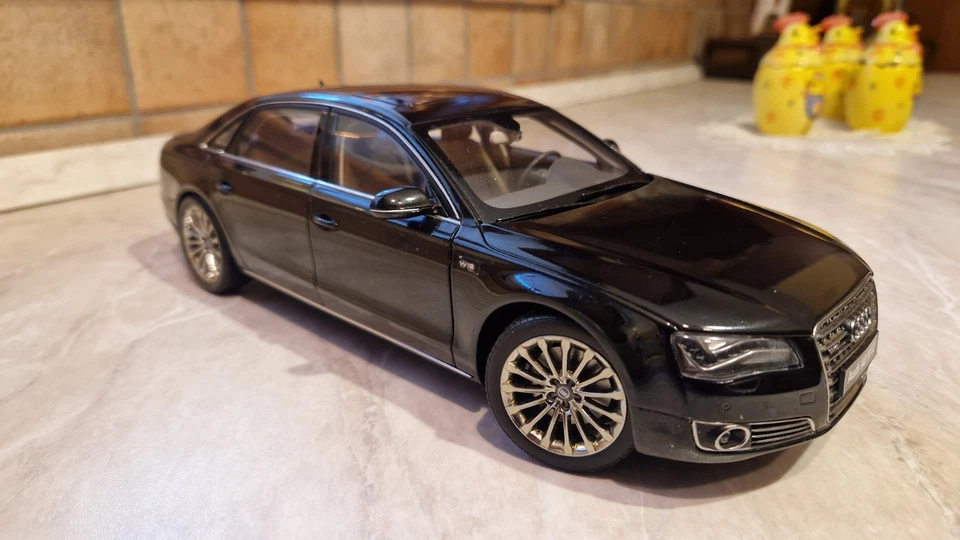 Audi A8L W12 Kyosho 1/18 - Immagine 3 di 4