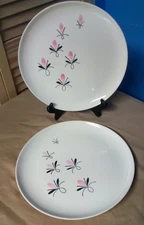 2 Vintage HOMER LAUGHLIN 'Fleur de Lys"Dinner Plates