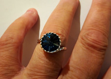 Beautiful Silver Blue Round Crystal Cocktail Ring Size N.5. 2mm Band