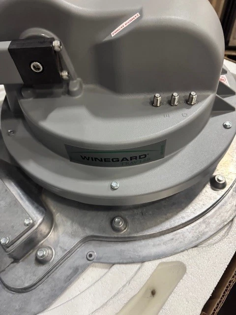 Nueva torreta satélite Winegard SK-LG20 Newmar 124043H ATL Foto 2 de 4