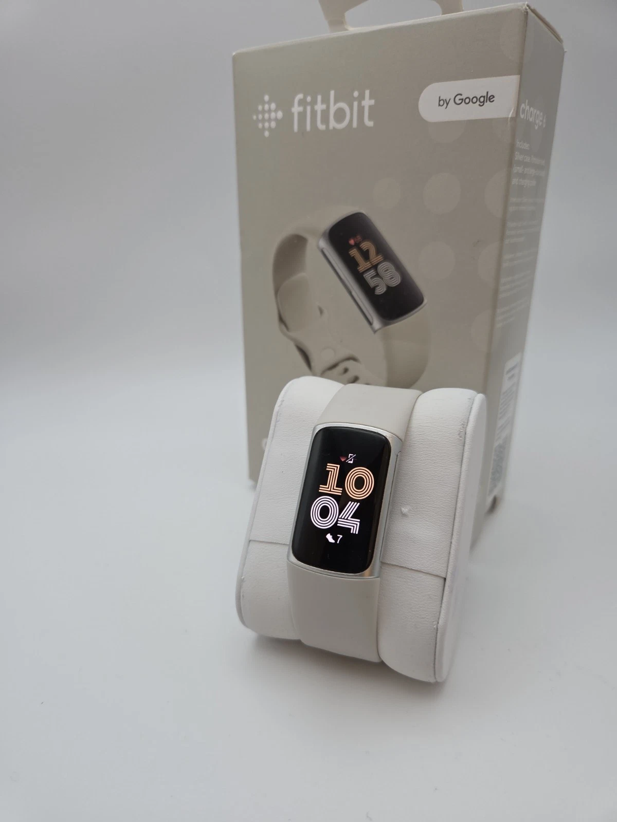 Fitbit Charge 6 Fitness Tracker GPS Bluetooth Heart Rate Smartwatch White-Boxed
Opens in a new windo