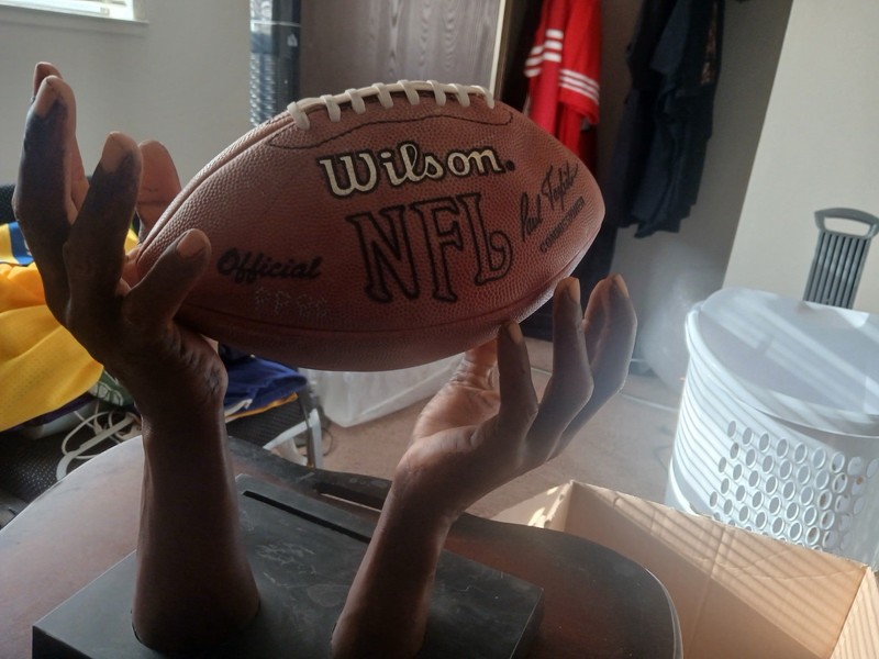 Jerry Rice “The Maker And His Records Record Breaker Hands sculpture 80 OF 127🔥