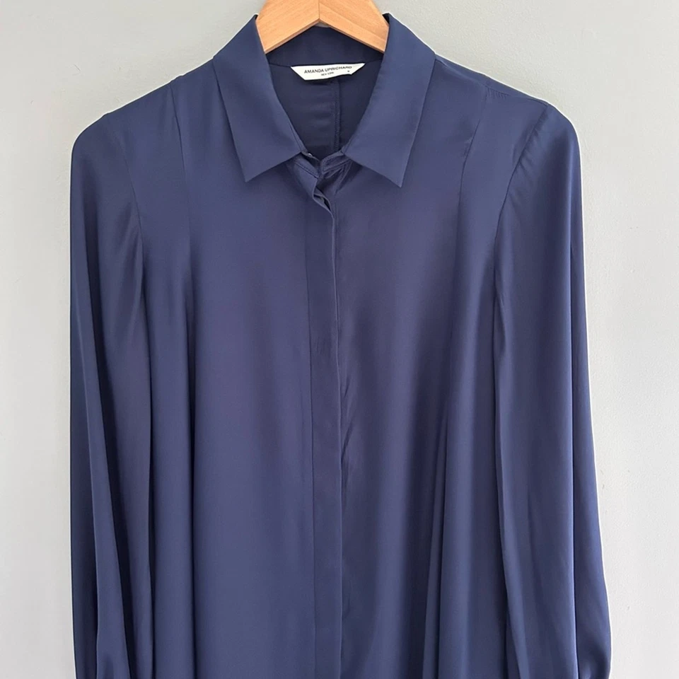 Camisa de vestir AMANDA UPRICHARD 100 % seda azul marino manga larga talla mediana Foto 4 de 4