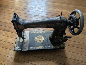 Antique Singer sewing machine  model k1167308
