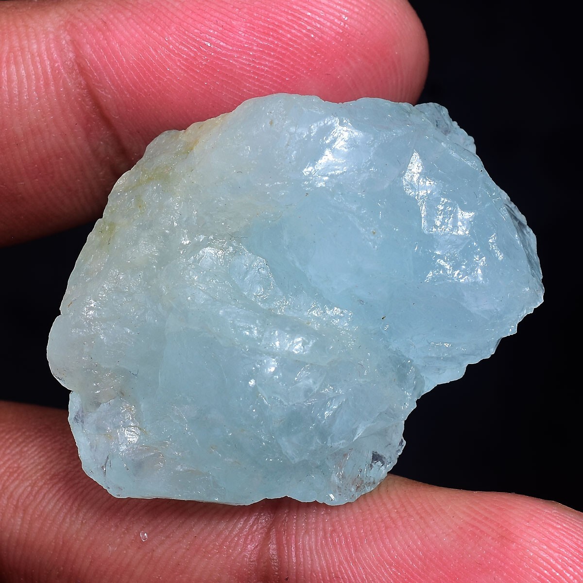 118 Cts Natural Aquamarine Brazilian Rough 38mmx31mm