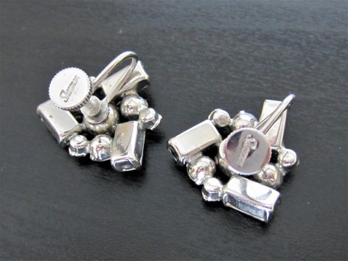 Vintage Sherman Signed Clear Rhinestone Triangle Shaped Screw Back Earrings - Picture 6 of 8