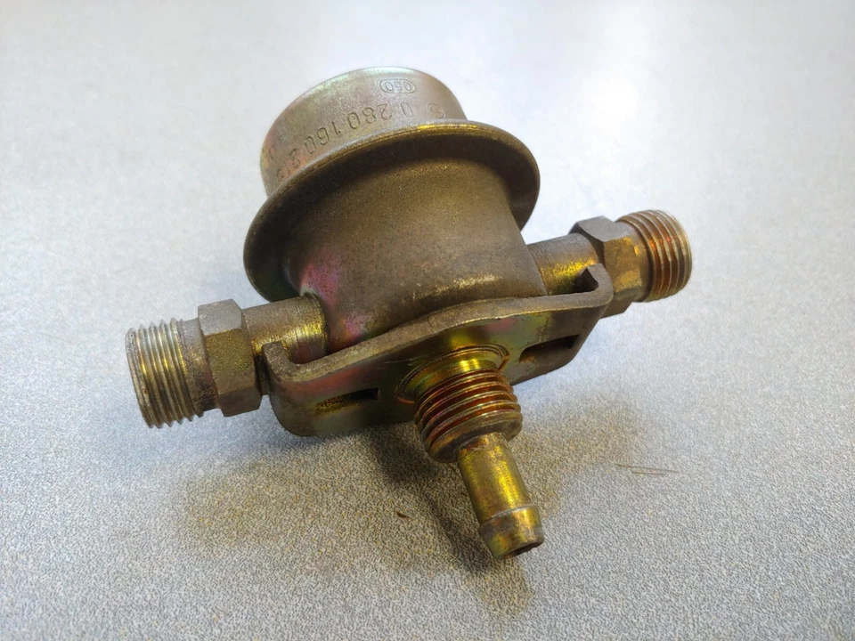 VERY NICE USED ORIGINAL PORSCHE 911 3.2 CARRERA 928 FUEL PRESSURE REGULATOR - Изображение 2 из 4