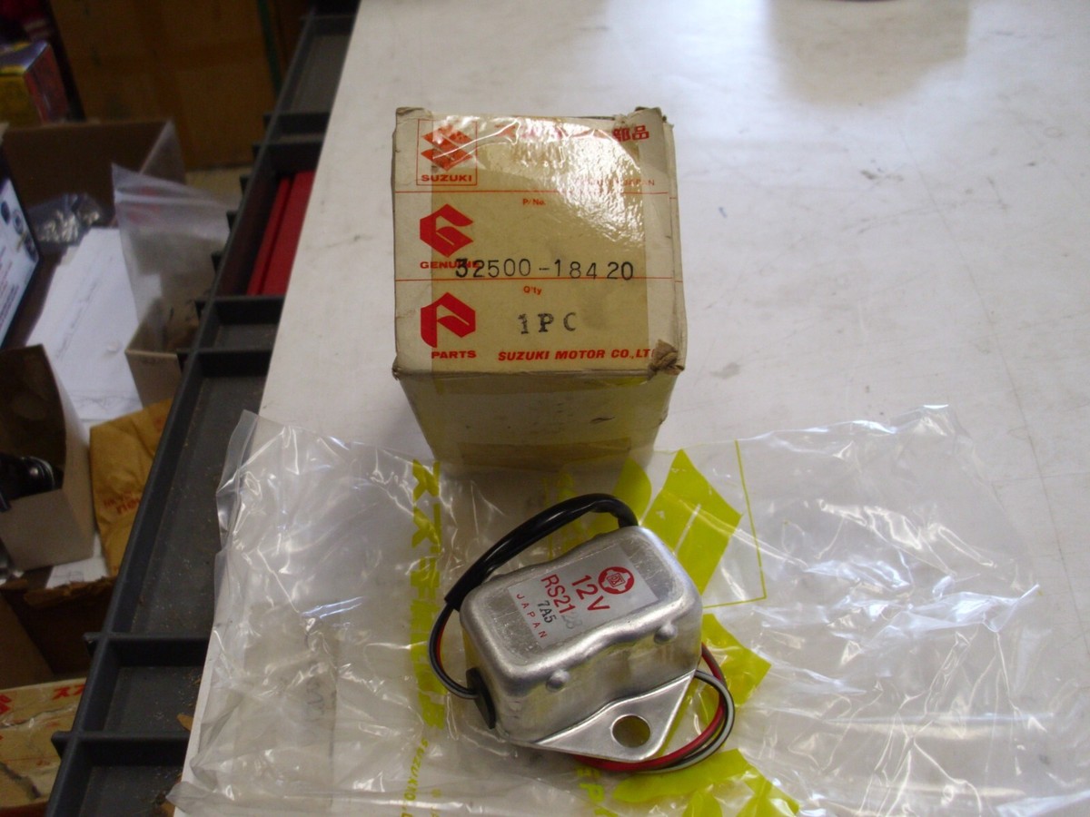 すうぃっち NOS OEM SUZUKI 1973-77 GT250, VOLTAGE REG ASSY, 32500-18420
