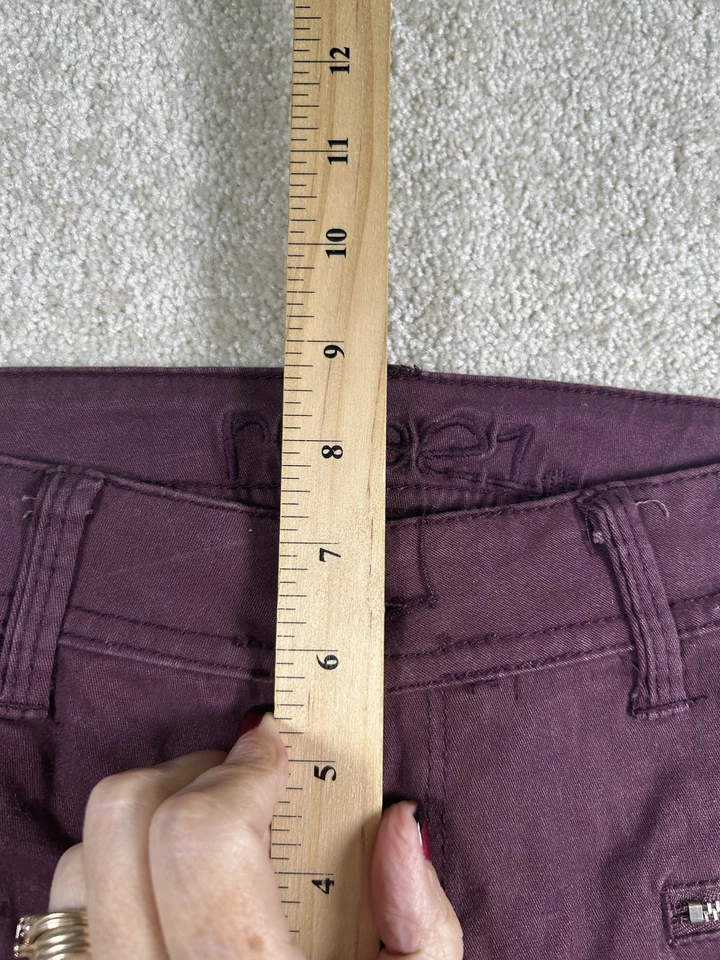 Pantalones Rue21 para mujer 1/2 borgoña ajustados elásticos bolsillos con cremallera informales tiro medio Foto 3 de 4