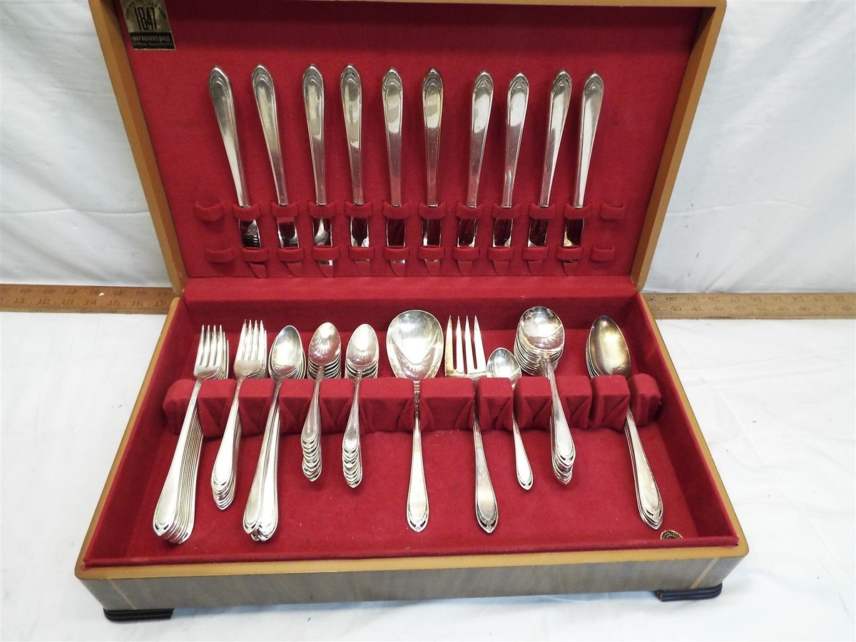 1847 Rogers Bros Silverplate Flatware Lovelace Silverware 76 pcs