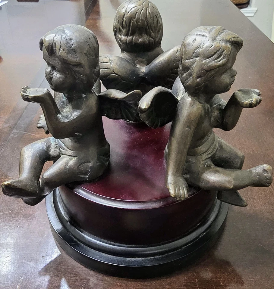 Antigua escultura de bronce tres ángeles sosteniendo velas años 20 firmada LV (Aronson) Foto 2 de 4