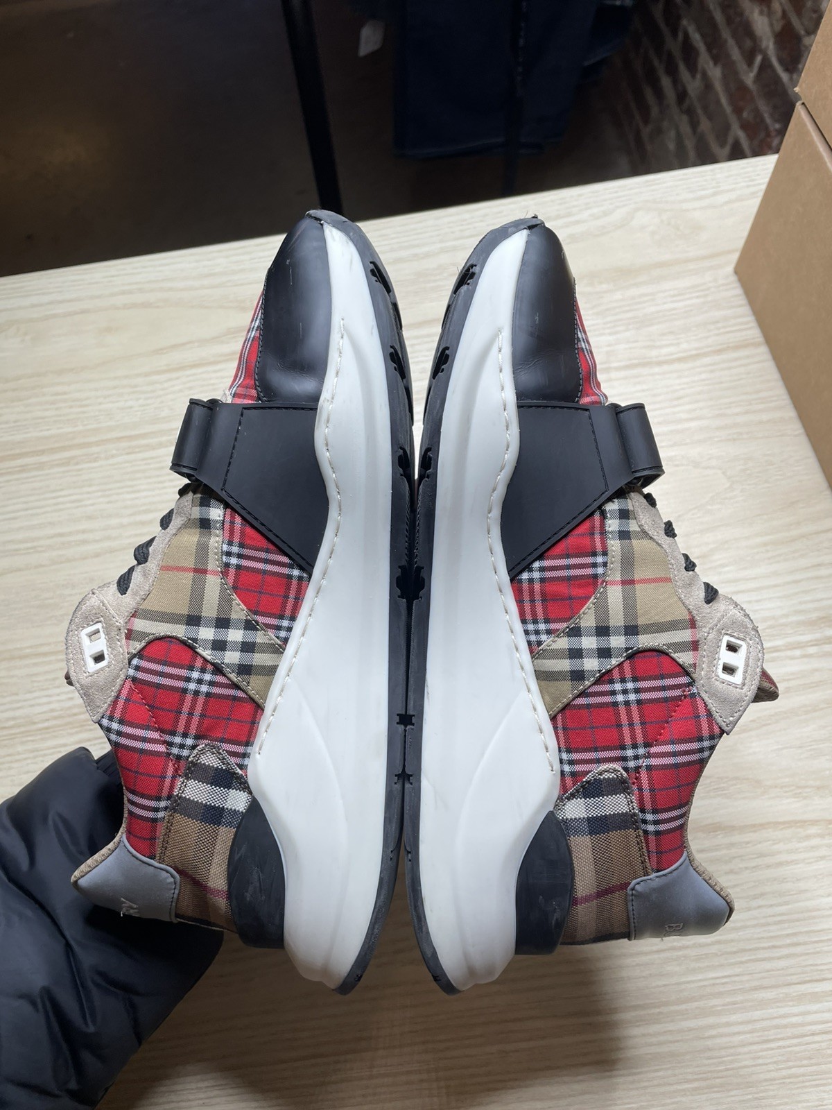 Burberry Ramsey Check Men’s Sneakers Size 43 EU / 10 US Beige White Red image 7