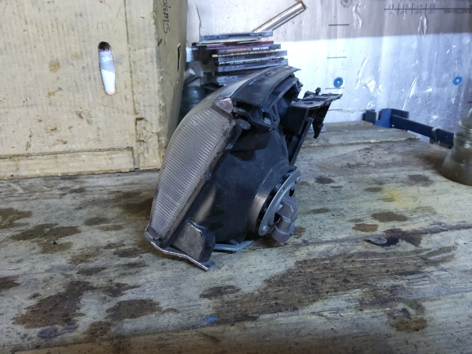 OLDSMOBILE 98 MONTAJE FAROS LADO CONDUCTOR OEM 1991-1993 Foto 3 de 4