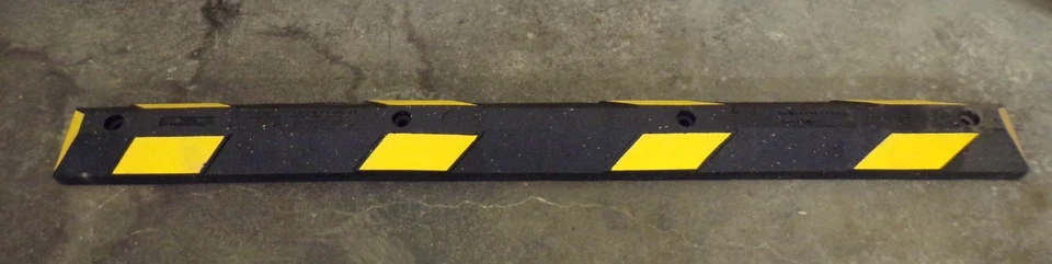 ULINE BLACK AND YELLOW 6' RUBBER PARKING STOP, MODEL: H-4608, 72" X 6" X 4" - Image 3 of 4