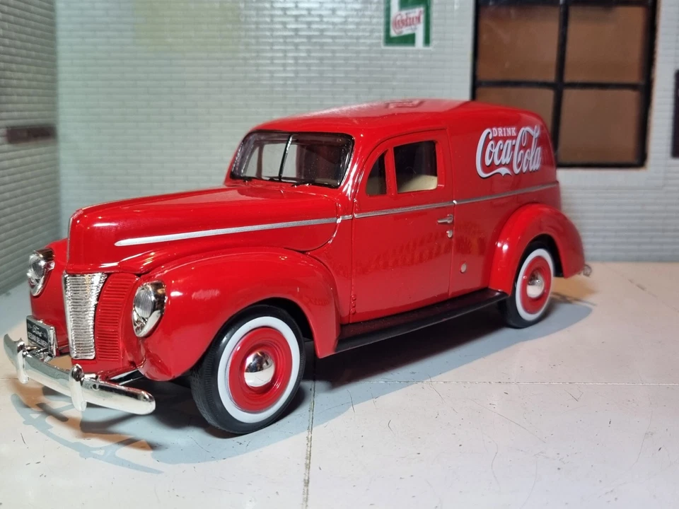 Coca-Cola Gift Ford 1940 Christmas Sedan Truck Coke Delivery 1:24 Scale P Model - Image 2 of 4