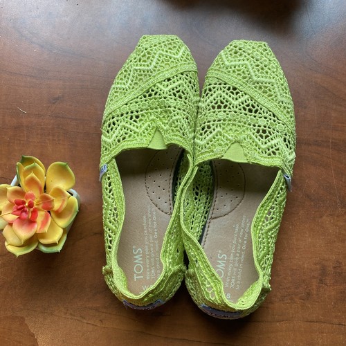 TOMS Women’s Floral Crocheted Fabric Flat Loafers Slip on Shoes Size W5 - Picture 2 of 7