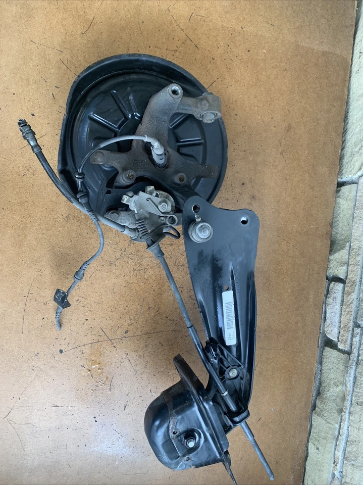 Volkswagen Jetta 2005-2010 husillo nudillo trasero derecho lado del pasajero OEM Foto 2 de 4