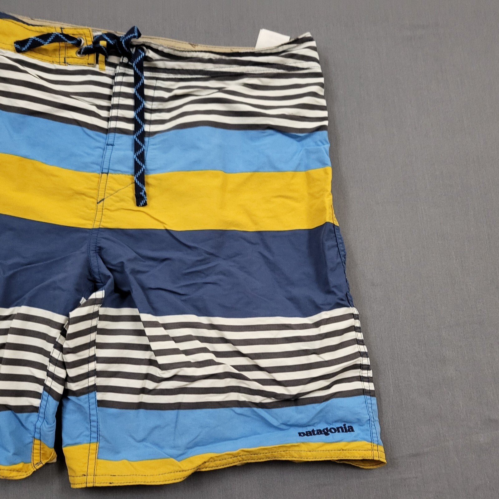 Patagonia Shorts Mens 36 Mid Rise Swim Trunks 8" Inseam Pull On Striped Blue thumbnail 3