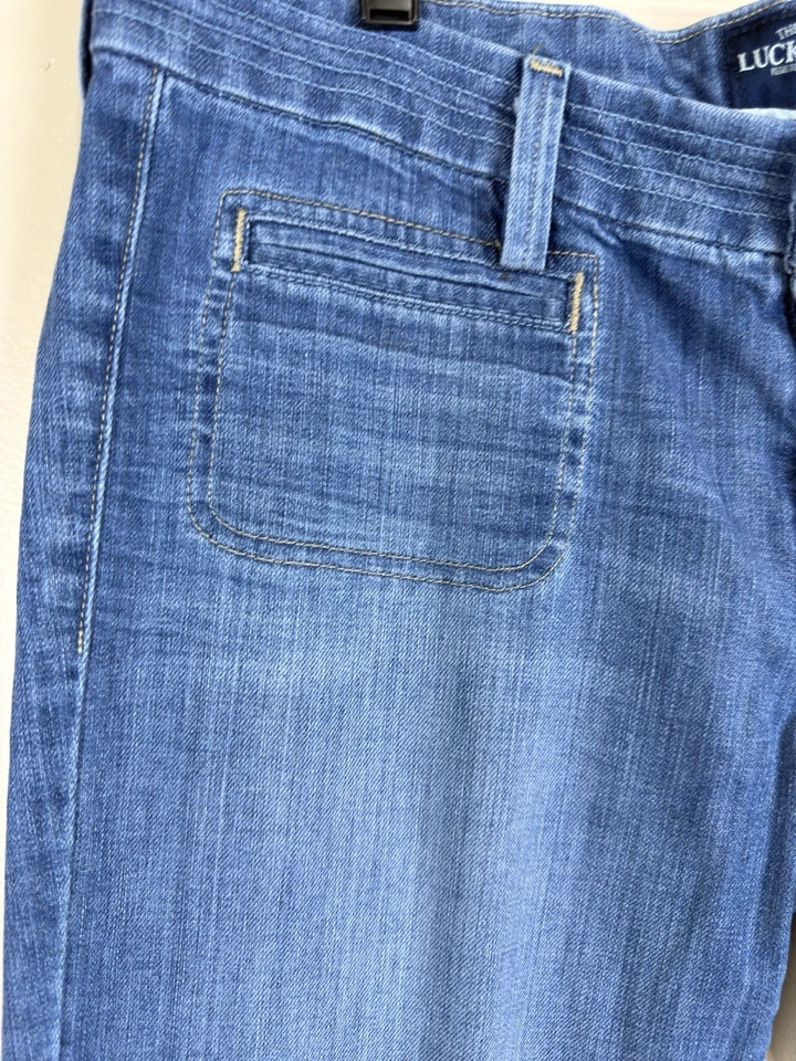 Pantalones de mezclilla para mujer Lucky Brand Charlie Flare tiro bajo azul desgastado acampanado 12x31 Foto 4 de 4
