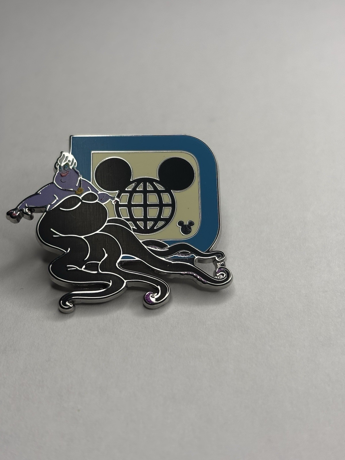 2025 WDW Hidden Mickey Wave A Disney Pin Letter D Ursula