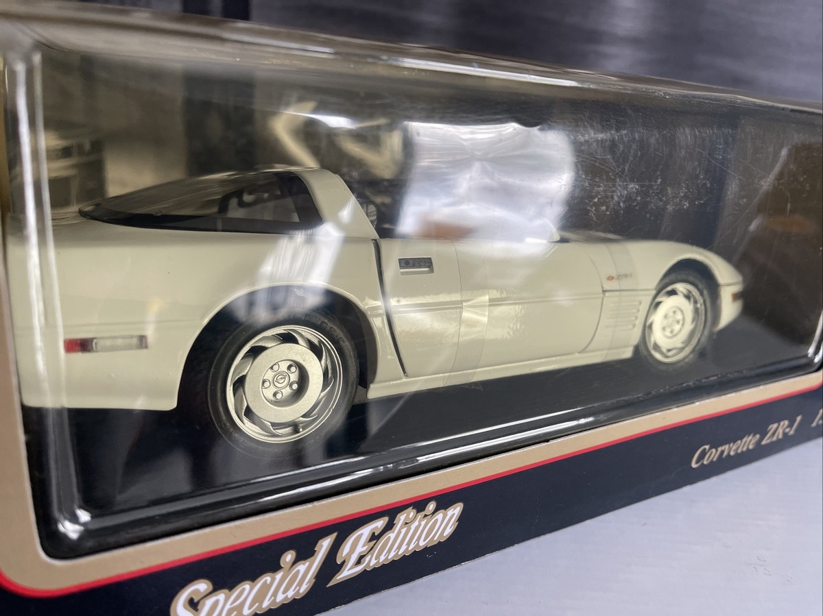 マイスト シボレー・コルベット　ZR-1　1992  ホワイト 1/18 Maisto Special Edition 1992 Corvette ZR-1 White 1/18 Diecast