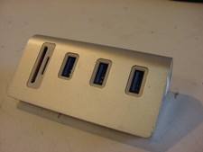 USB 3.0 CARD READER HUB - NO CORDS INCLUDED