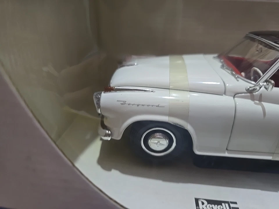 REVELL 1:18 Borgward Isabella coupè - Immagine 4 di 4