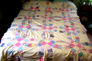 VINTAGE 1930's YELLOW COTTON DOUBLE WEDDING RING QUILT TOP 'CUTTER' 81" x 63"