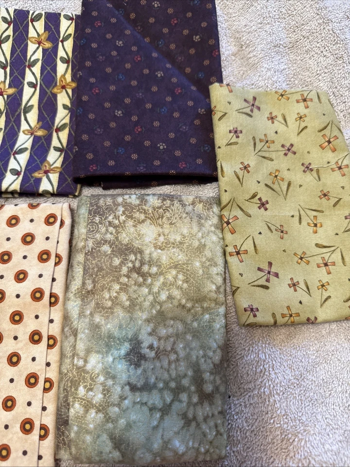 Lot Of 7 Fat Quarters Various Colors - Image 3 of 4