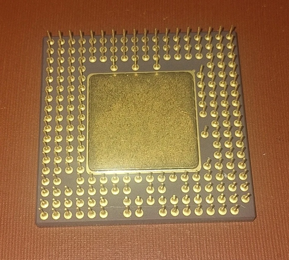 VINTAGE CPU MOTOROLA 68060 MC68EC060RC66 66MHz PROCESSOR PGA 168 RETRO PC DOS - Immagine 2 di 2