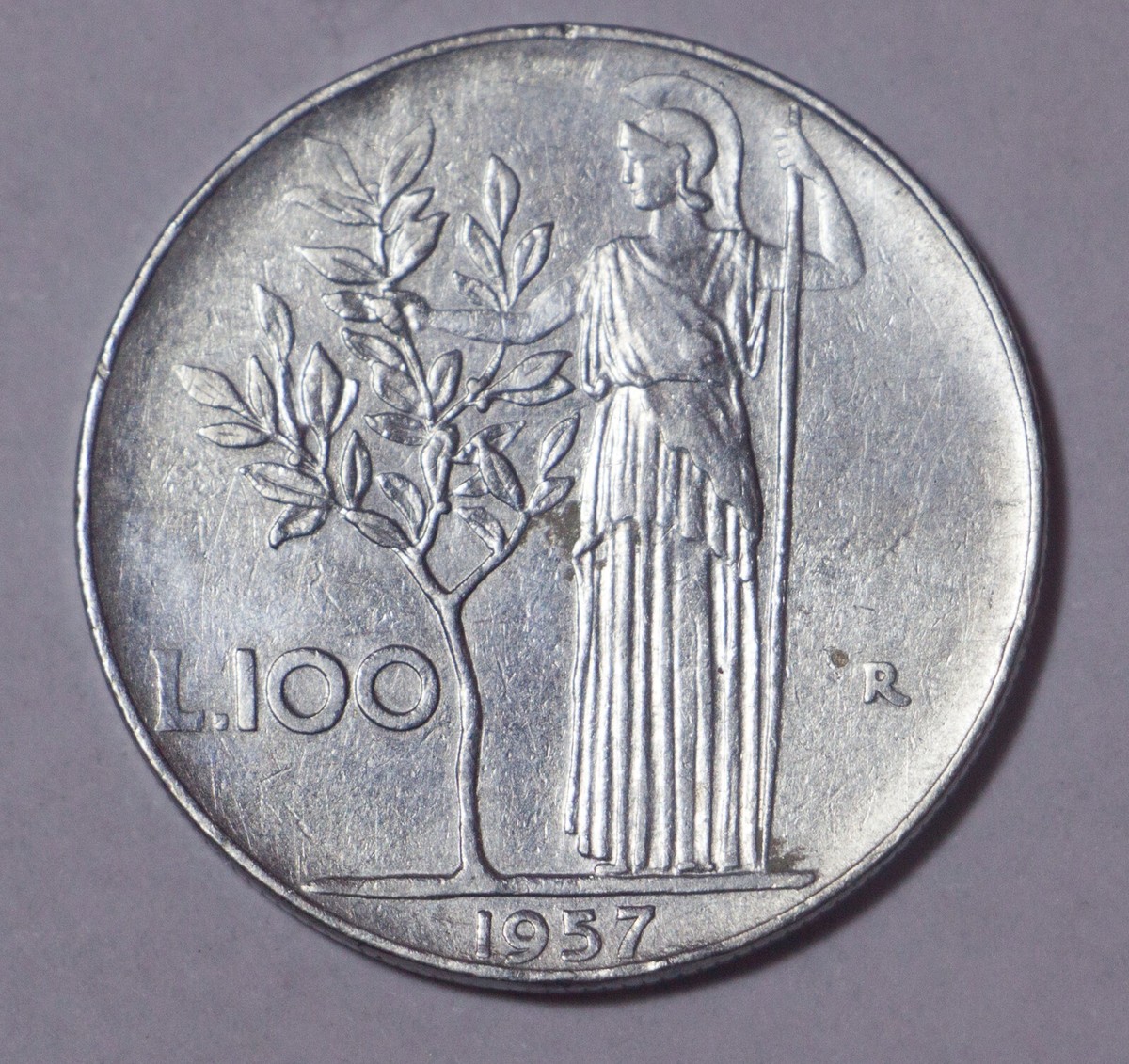 希少 1957年イタリア旧コイン(REPVBBLICA ITALIANA L.100) 100リラコイン