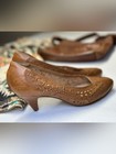 Vintage Women’s size 7.5 Kitten Heel Brown Leather Laser Cut Design Dress Shoe — photo 3