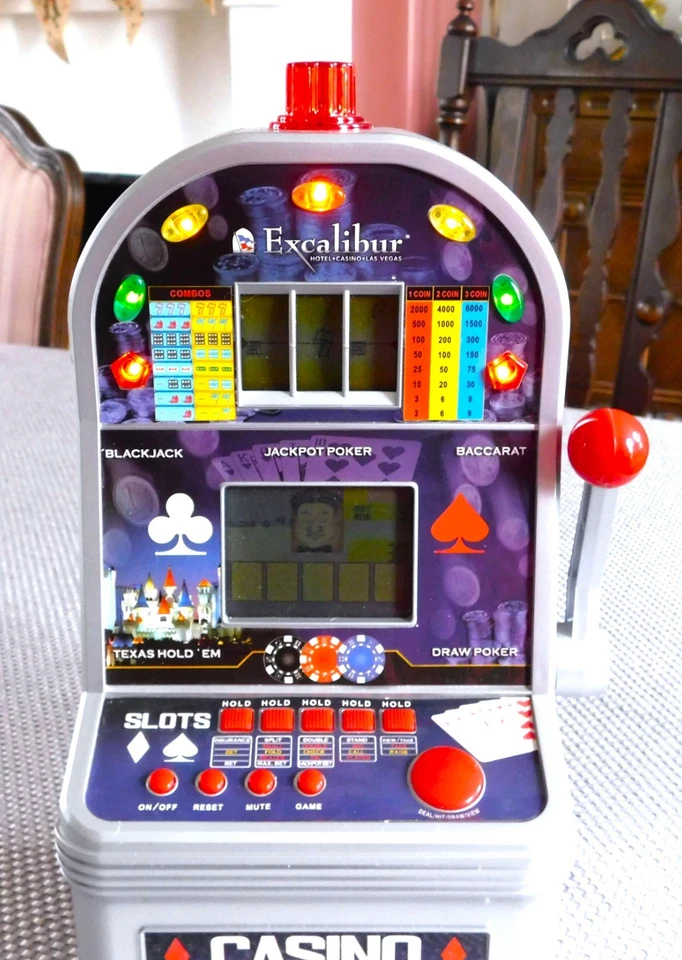 Máquina tragamonedas Excalibur Electronics 7 en 1 Ultimate Casino Talking con luces y murciélago Foto 3 de 4