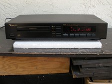 Nakamichi MB 8 MusicBank System 5 Disc CD Player Changer w Remote  Audio Cables