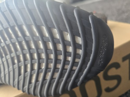 ADIDAS YEEZY BOOST 350 V2 CARBON BELUGA BRAND NEW - Picture 4 of 6