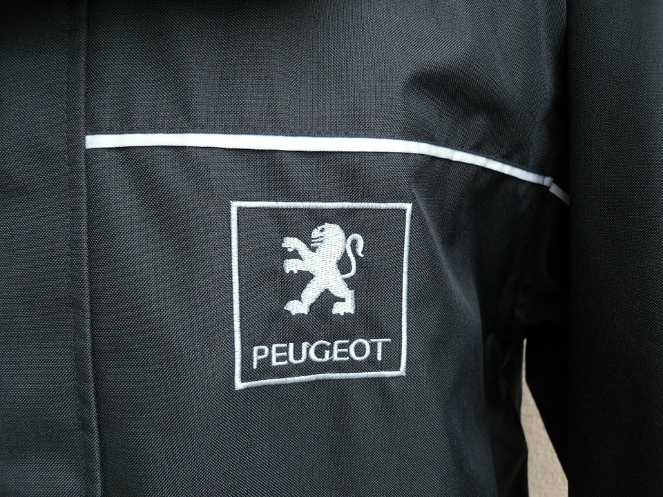 Véritable blouson PEUGEOT quasiment neuf bleu marine logo peugeot lion