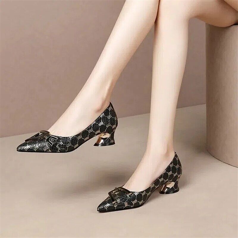 Casual Pointed Toe Square Heels with Stripped Metal Decoration Women Flat Shoes