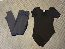 Women  s Black Solid V-Neck Short Sleeve Bodysuit  Black leggings size larges