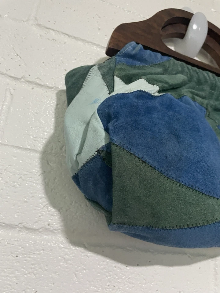 Bolso de mano de gamuza con marco de madera sin marca hecho en la India único Foto 2 de 4