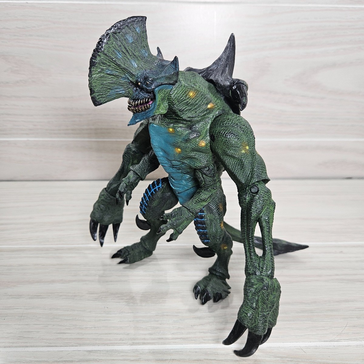 NECA Pacific Rim Kaiju Axehead Loose Action Figure Toy Green Blue