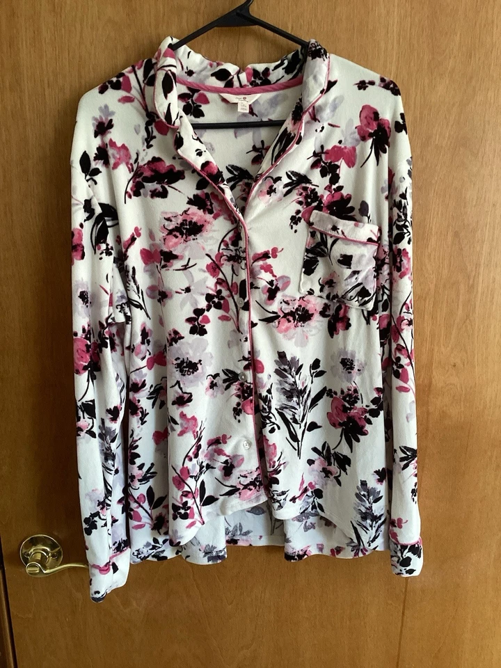 Secret Treasures Womens’s 2 Pc Button Front Floral Print on Ivory Pajama XL - Image 2 of 4