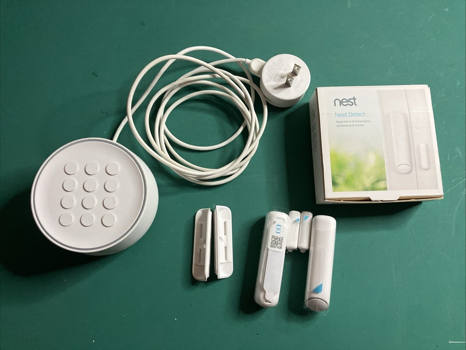 NEST GUARD A0024 ALARM SYSTEM WITH 2 DETECT SENSORS. Not Tested. VERY GOOD.