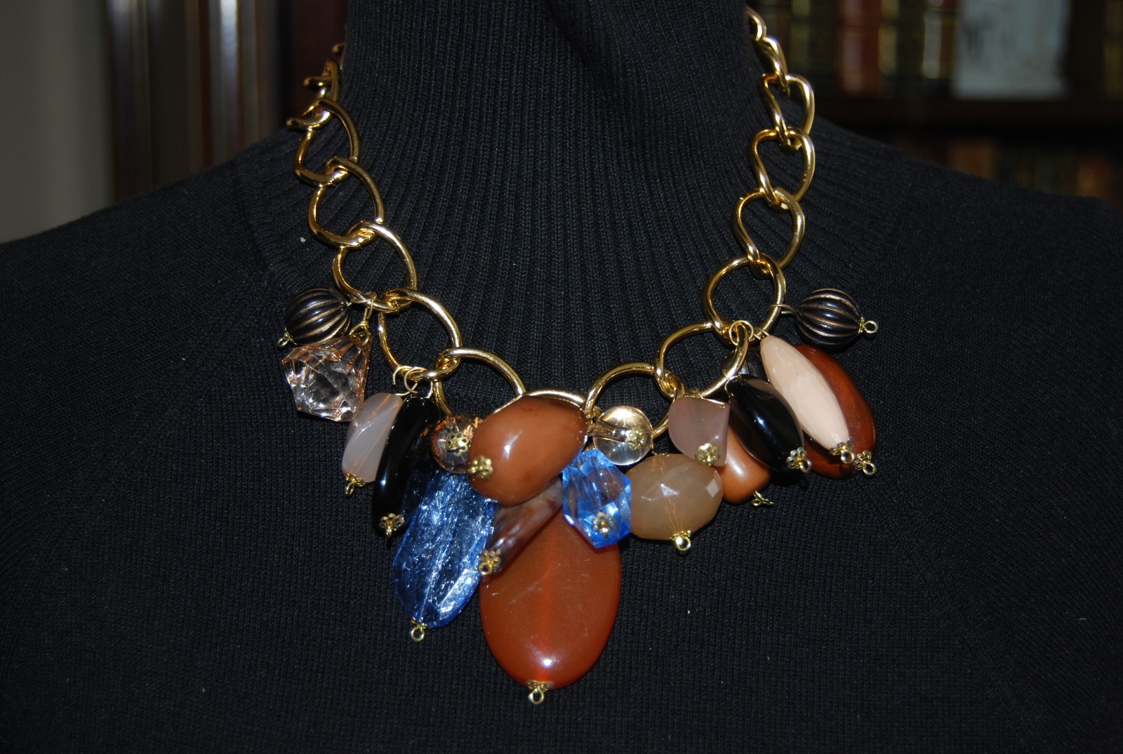 WONDERFUL GOLD TONED METAL & MULTICOLORED ACRYLIC BEAD CHARMS STATEMENT NECKLACE