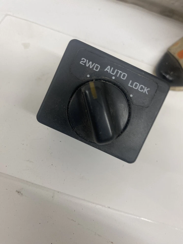 Interruptor Infiniti QX4 Pathfinder 97-00 4x4 bloqueo automático 2x4 OEM Foto 2 de 4