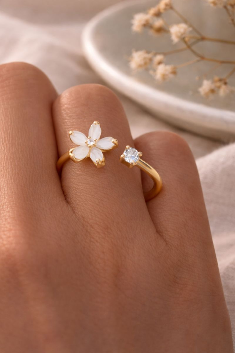 Bague fleur dorée en acier inoxydable et zircon - Taille ajustable Jasmine