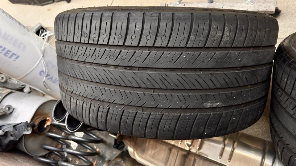 Michilin Pilot Sport 4 All Season Tire 275/35/20 R20 102Y Set of 2 Tires - Image 3 of 3