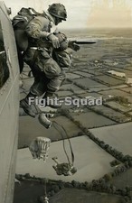 WW2 Picture Photo US Parachute Airborne Soldier Jumping 9598